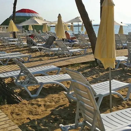 21 * Qerret (Tirana)