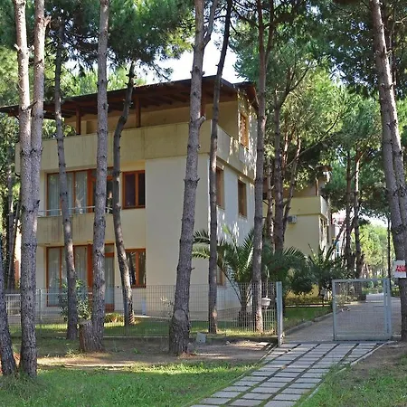 21 * Qerret (Tirana)